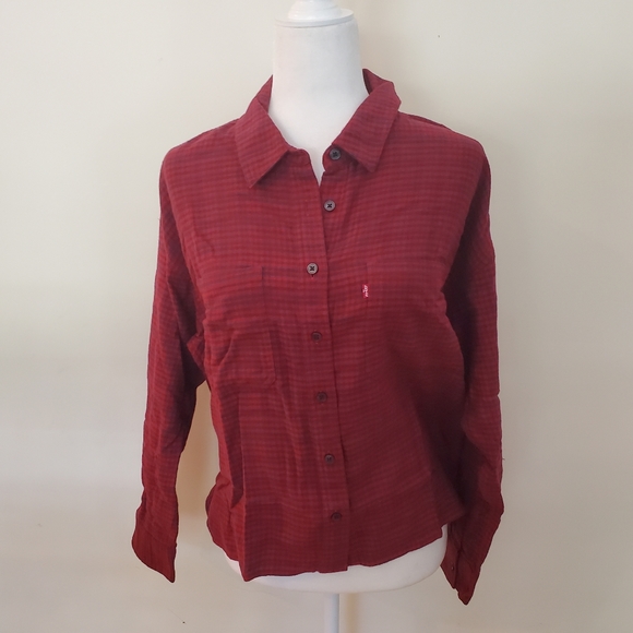 Levi's Red Plaid Cropped Flannel Button Down Shirt - Picture 3 of 9